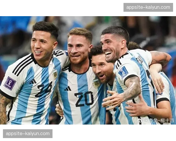 德保罗攻防一体作用无可替代，阿根廷轮换阵容强调中场控制力