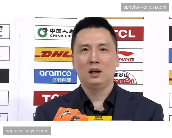 卢伟防守端窒息压迫对手，上海限制高难度单打成效显著